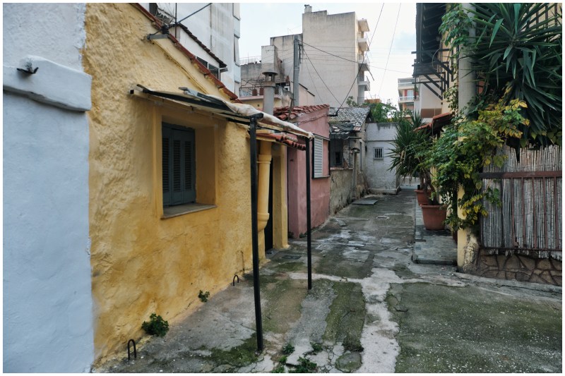 "Gemauerte" Unterkünfte, im Gegenstz zu den Zeltlagern run um die Kirche wo Menschen zuerst mal untergebracht waren